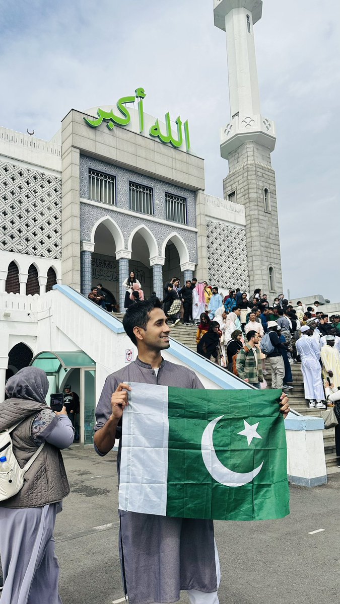 ranamajid007's tweet photo. Celebrated Eid with the amazing #Pakistani and Muslim community in #SouthKorea 🇵🇰🇰🇷🌙

Wishing everyone a blessed Eid filled with happiness and love! 🌟 #Eid2023 #EidAlFitr #EidAlFitr2023 #EidMubarak #EidCelebrations @KoreaEmbassyPK @PakinROKorea @SangpyoSuh https://t.co/oUww80vPcB