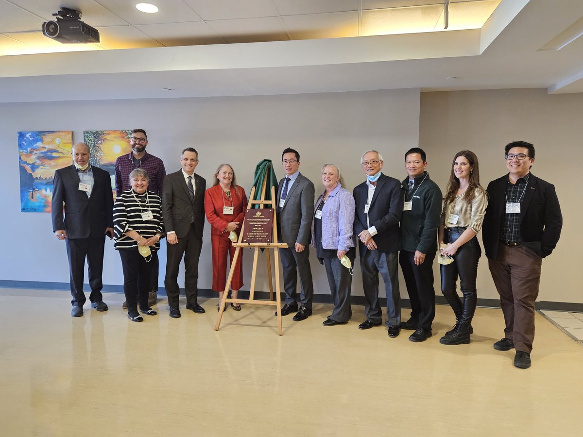 GlebeCentre's tweet photo. @_MarkSutcliffe @WilsonLo24 @ShawnMenard1 @Jessica_Ottawa Thanks for taking the time and come to our event reopening a space to residents and family.  

Thanks to #TnTSupermarket #Ottawa for the support and partnership under #CalvinLiao, Director, Store Operations -Eastern Region and #JimmyWen, Store Manager, Ottawa Store with #BenTsang https://t.co/GWLKVSRbcX