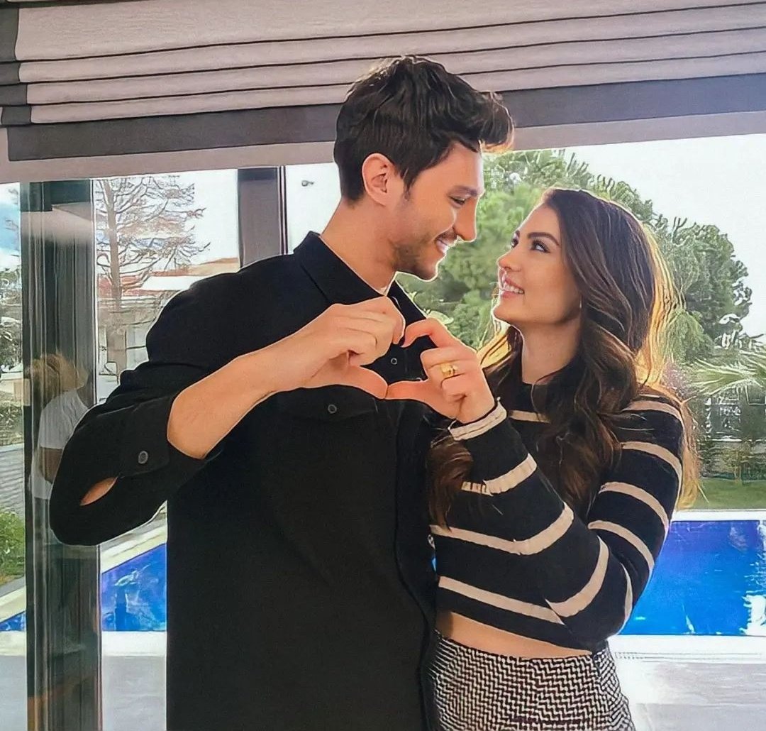 huyde12's tweet photo. #AşkMantıkİntikam tam 1 yıl önce bugün ekranlara veda etmiş. Benim için çok özel ve yeri ayrı bir proje. 
Belki bir gün yolumuz kesişir yeniden 🙏 Burcu Özberk ve İlhan Şen'i tekrar aynı dizide görmek ümidiyle 🤍 https://t.co/mFZf8rqzAP