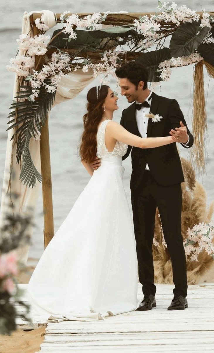 huyde12's tweet photo. #AşkMantıkİntikam tam 1 yıl önce bugün ekranlara veda etmiş. Benim için çok özel ve yeri ayrı bir proje. 
Belki bir gün yolumuz kesişir yeniden 🙏 Burcu Özberk ve İlhan Şen'i tekrar aynı dizide görmek ümidiyle 🤍 https://t.co/mFZf8rqzAP