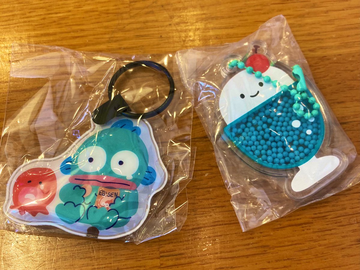 hh__1017's tweet photo. 今日のガチャ活🎮

にっこりーノ
プリンのポーチもってるから
プリン当たればと思ったけど、
クリームソーダ、可愛い。

ハンギョドンのキーリングは
狙ったのが出た♡可愛い。

しかも押すとライト付くから
夜道とか便利ね(＠⌒ー⌒＠) https://t.co/cZgDq98nT5
