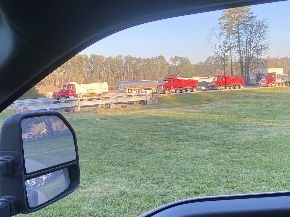 kodamayne23's tweet photo. Just checking on my team. 57 stone run. #touchdowneverytime
#1stAndGoalHaulinginc #dumptrucks #ford #macktruck #allisonautomatic #kenworth #peterbilt #volvo #nc #international #quarry #DME #bigboytoys #thankful #Sixteen16strong #diesel https://t.co/UC2QrqOP0h