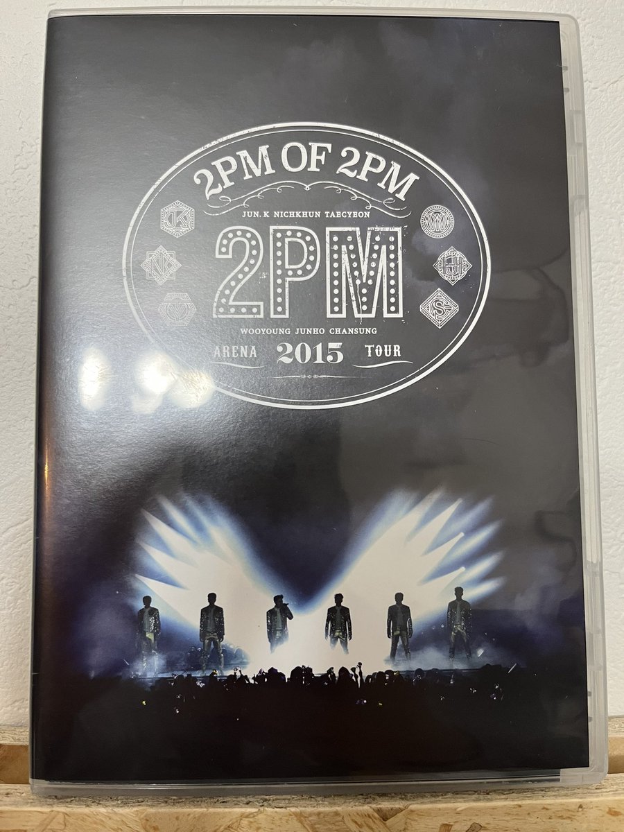 yukari_jh's tweet photo. この前ポチった初めての2PMのライブDVD🥹🫶
これを最初の一枚に決めた理由は春風〜365の流れとピンク衣装のジュノ、アンコールのバンダナジュノが見たくて😍
#2PMOF2PM
ワインと2PMで私の元気はチャージされる。お家アリーナ良き👍
2PMめっちゃカッコいい‼️
来月欲しいのも決まってる😊
#2PM https://t.co/9GzjB58Uss