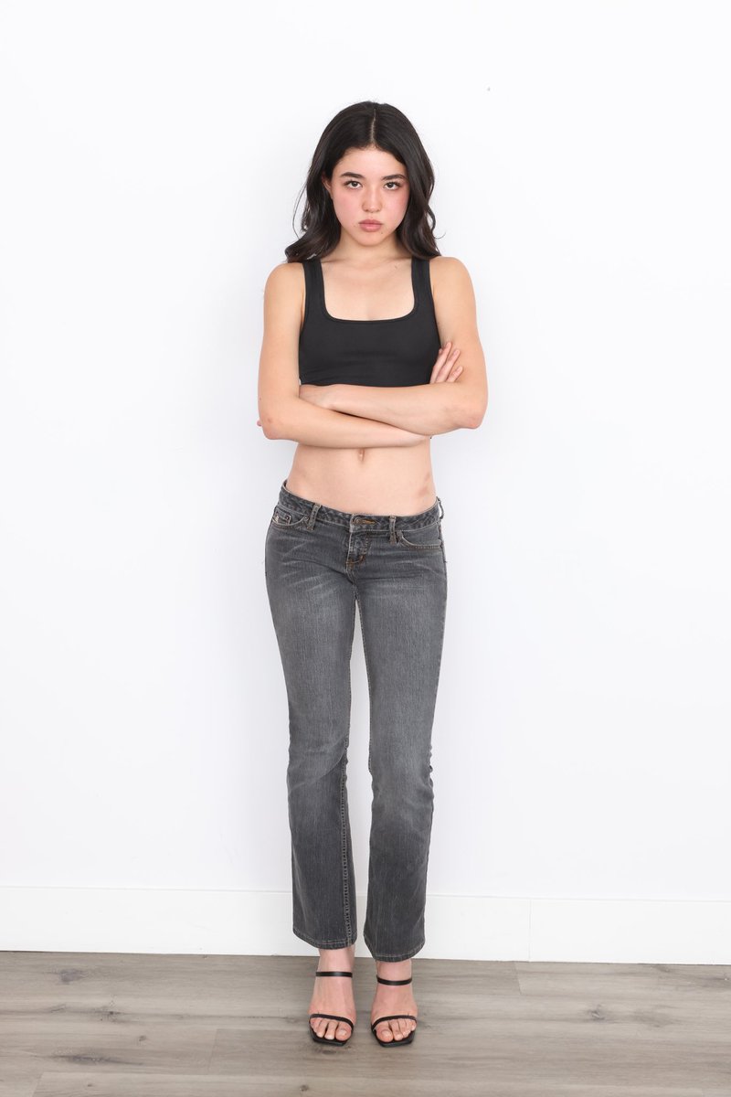 love how these #modeldigitals turned out today with new face Eugena Lee! 

She came prepared ✅

-black fitted top
-dark denim fitted jeans
-4in+ heals
-no makeup 
-different poses &amp; expressions 

#modeling #fashionmodel #howtobeamodel