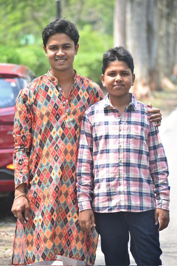 itsshajidkhan's tweet photo. May the divine blessings of Allah fill our life with happiness, love, and success ...Eid Mubarak to my brethen....#eidmubarak #eidulfitr #pathan #pathansahab #khan #kurtapyjama #mensfashion #mensstyle #paneri #Assam #India #shajidkhan https://t.co/NWzYxVFpWB