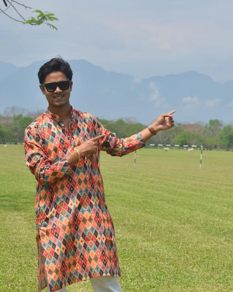 itsshajidkhan's tweet photo. May the divine blessings of Allah fill our life with happiness, love, and success ...Eid Mubarak to my brethen....#eidmubarak #eidulfitr #pathan #pathansahab #khan #kurtapyjama #mensfashion #mensstyle #paneri #Assam #India #shajidkhan https://t.co/NWzYxVFpWB