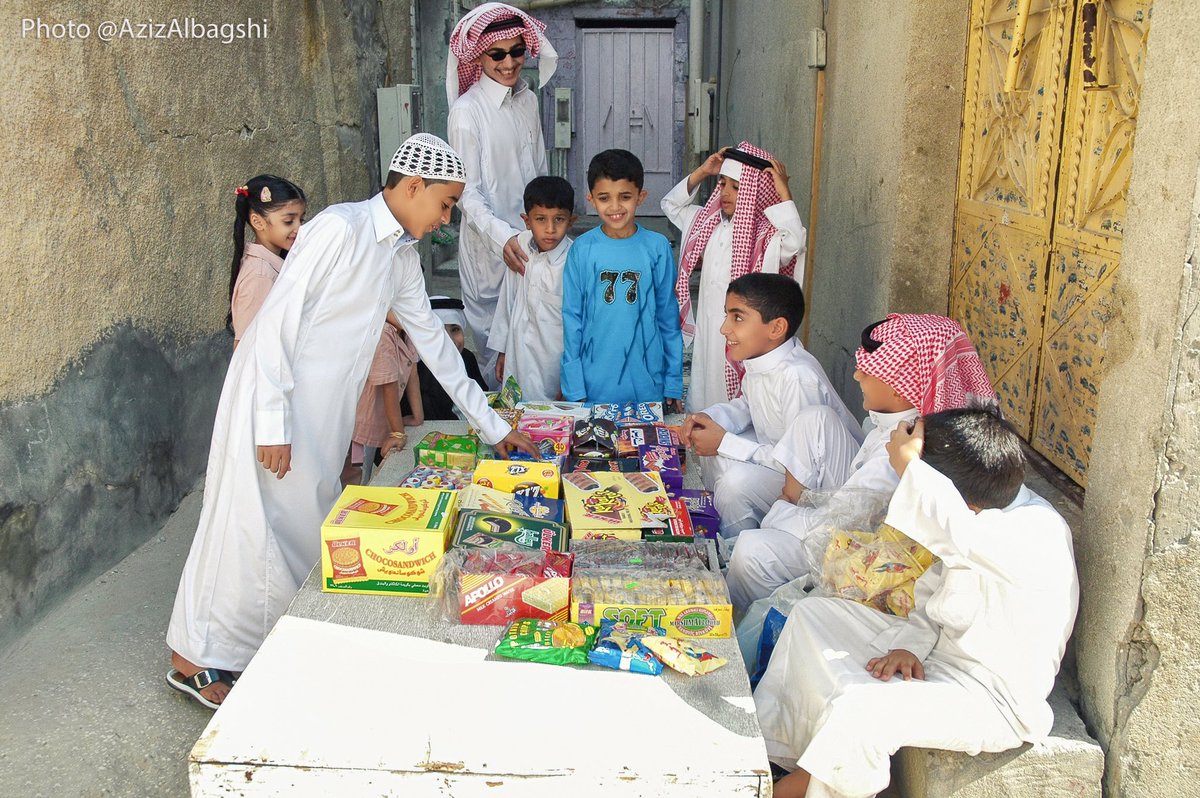 AzizAlbagshi's tweet photo. بعد ١٨ سنة من تصويري للأطفال لحي #الرفعة_الشمالية (#الفريج_الشمالي) في #الهفوف وذلك صباح يوم #عيد_الفطر_المبارك عام ١٤٢٦.
تفاعل احد المتابعين بتزويدي بصور لبعض من وثقتهم في هالمناسبة منهم من تزوج وانجب اطفالا وربي يحفظهم جميعا #عيد_الفطر #صباح_العيد #العيد #الاحساء #السعودية https://t.co/2AYqC5Ag1N