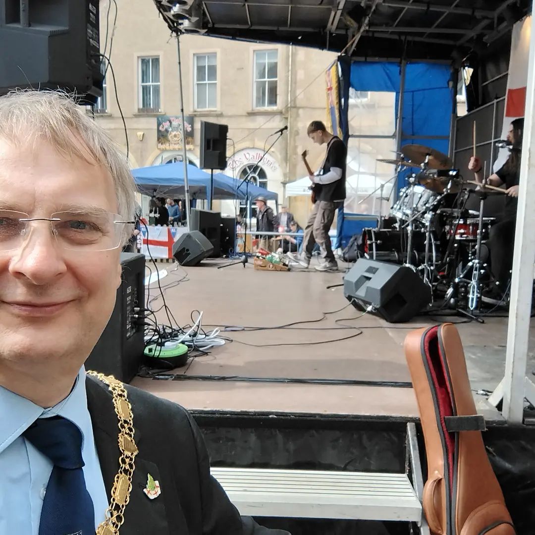 And now for something completely different... instagram.com/p/CrVpio3soSb/