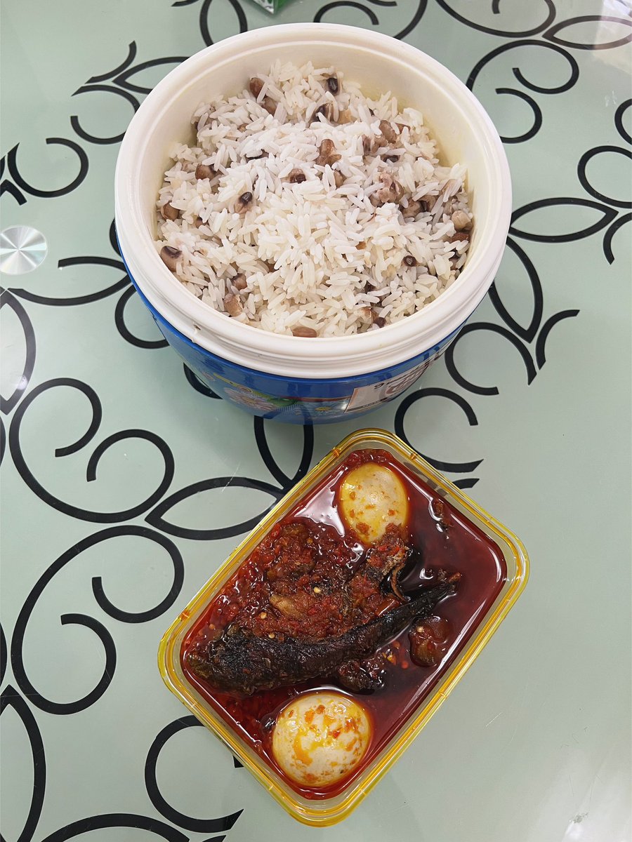 MrMekzy_'s tweet photo. I asked our cook to prepare stew with plenty pepper and she snapped.😍😋🥙 https://t.co/5MbNIbS7U2
