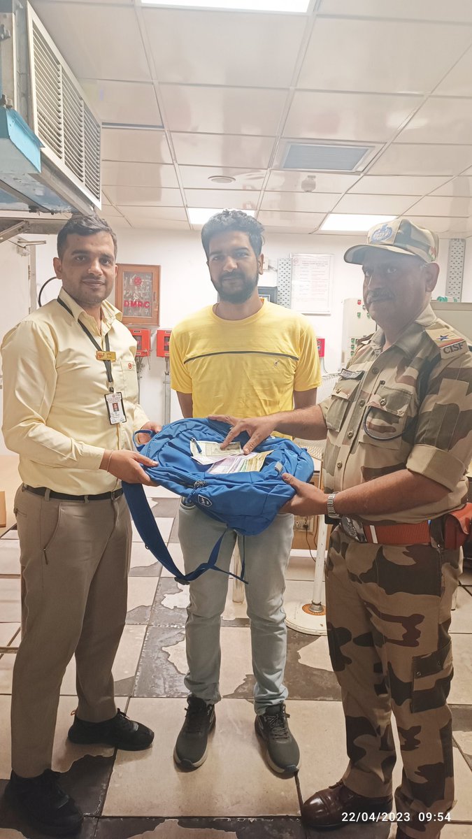 utkarshb459's tweet photo. that I was able to retrieve my lost bag and all of its contents.
Once again, thank you for your outstanding service and for going above and beyond to help me. I am truly grateful for your kindness and support.
Special thanks to Mr. Amrish kumar Sir 
@CISFHQrs  @DCP_DelhiMetro https://t.co/K3cONA6RVo