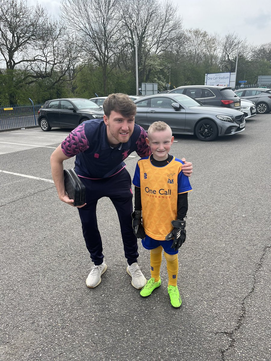 Afternoon lads 👋🟡🔵