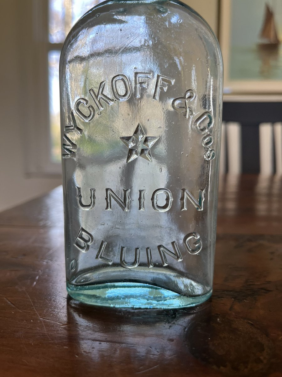 atejerina's tweet photo. Union Bluing, used to whiten fabrics. Dug a few weeks ago, 1880s, love that old time American font, known as Antique Tuscan 

#history #Archaeology #oldbottles #mudlarking https://t.co/3PrJbRhOSb