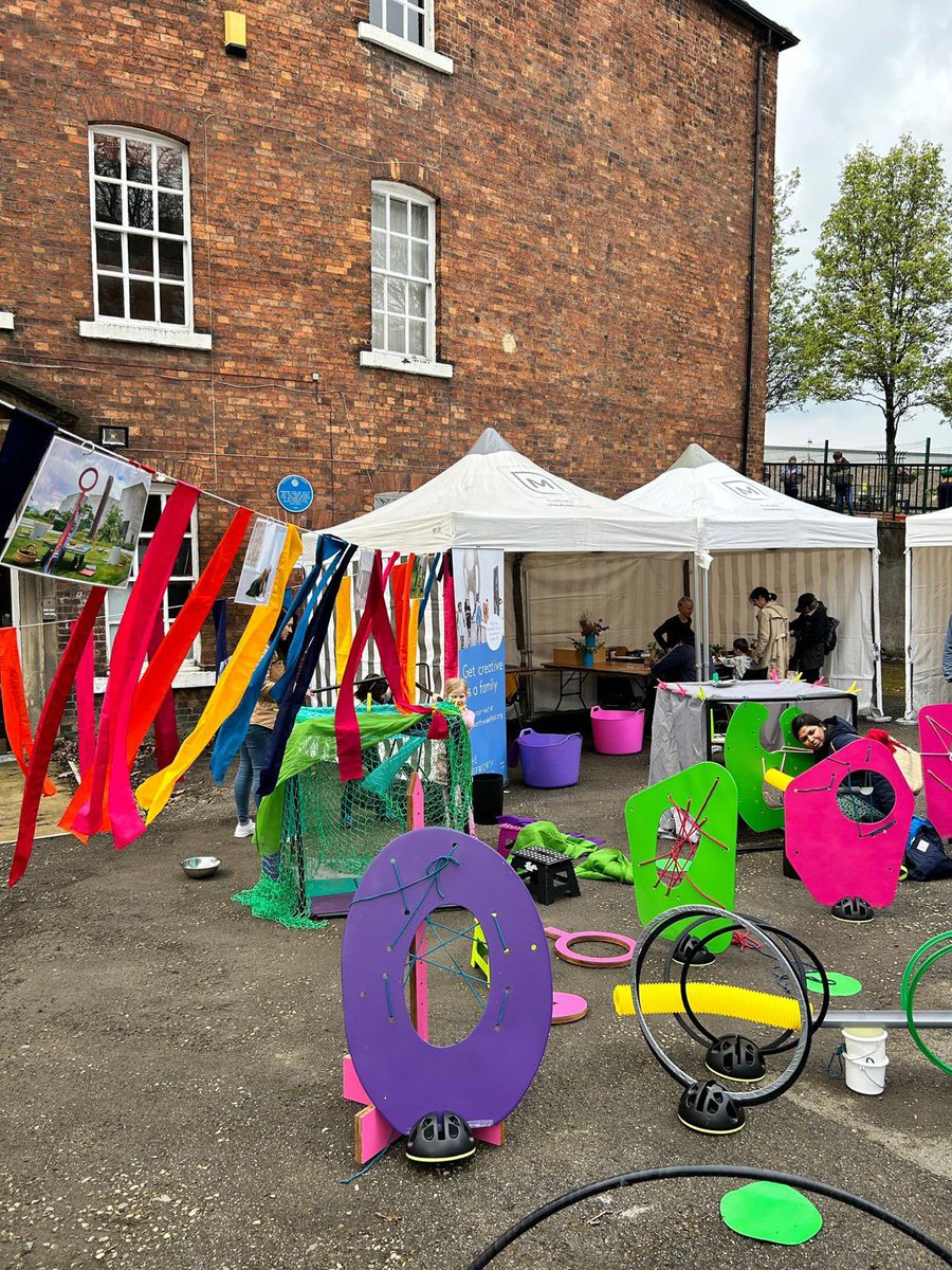 _JennyRogers's tweet photo. Pop down to A Greener Westgate to be playful, get creative, and support this special community green space. Free vegan snacks too! Sun is out now in Wakefield and all are welcome. Huge thanks to @MyWakefield colleagues in Regeneration, Markets, Climate Change, Events &amp; more 🌎🌏 https://t.co/2rgG1M9VJD