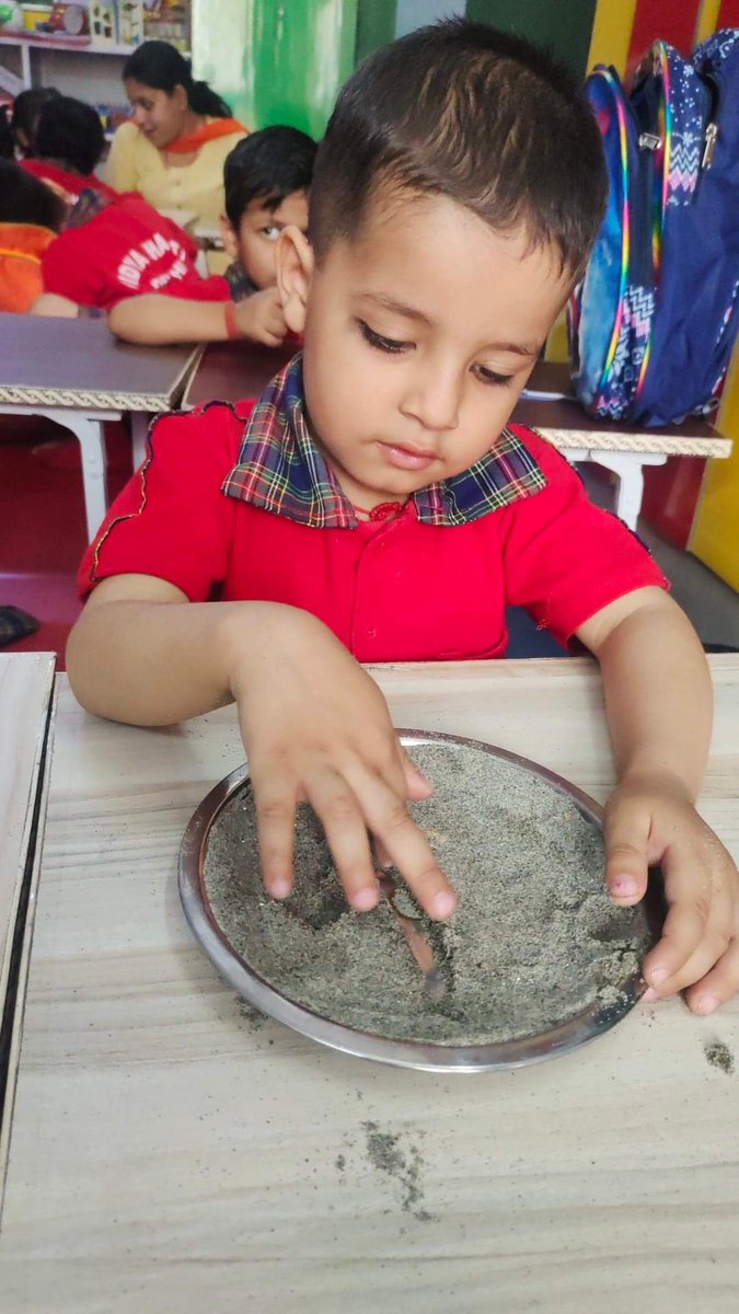 ShivShishu's tweet photo. #Shishu_Vatika
#Class_Arun
#Introduction_Number_1
#finemotoractivity 
#SandActivity 
#lotsoffun 
#Creativity
#eyehandcoordinationskills 
#confidence https://t.co/XPvcToA4ca