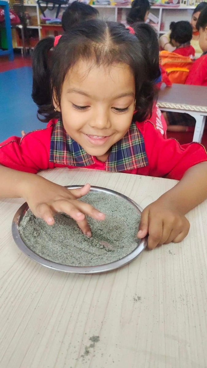 ShivShishu's tweet photo. #Shishu_Vatika
#Class_Arun
#Introduction_Number_1
#finemotoractivity 
#SandActivity 
#lotsoffun 
#Creativity
#eyehandcoordinationskills 
#confidence https://t.co/XPvcToA4ca