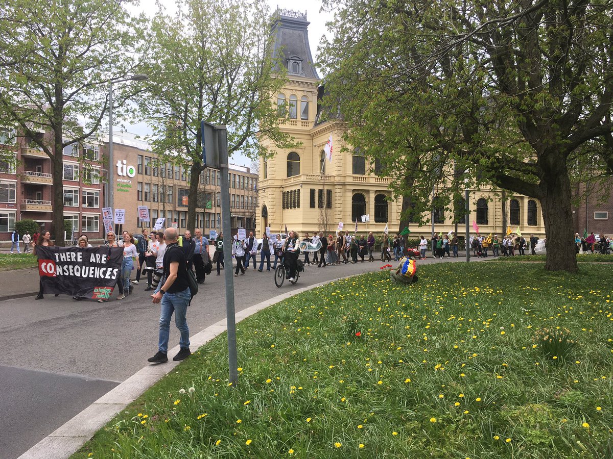 Demonstratie in Groningen tegen ING, de fossiele bank van NL @INGFossielvrij @xrgroningen