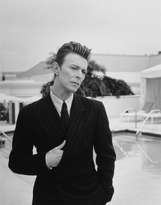 crockpics's tweet photo. David Bowie for Interview magazine, 1993. Photo by Michel Haddi https://t.co/qaNS6KV0XI