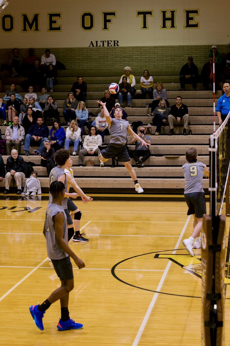The Knights have a big gameday today! Today, they will take on the Oak Hills Highlanders, the Roger Bacon Spartans, and the St. Francis De Sales Stallions! Let’s go knights!!

📍Alter High School
⏰10:00/ 12:00/ 2:00