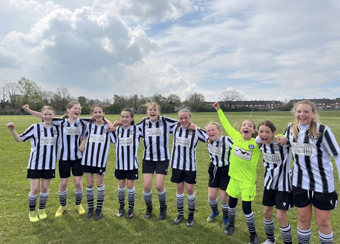 BarntonJuniors's tweet photo. ⚪️⚫️Barnton Juniors U12 Girls⚫️⚪️

⚽️Mid-Cheshire Europa League⚽️

⚽️🖤🤍🏆Champions🏆🖤🤍⚽️ https://t.co/UNpEAwBEai