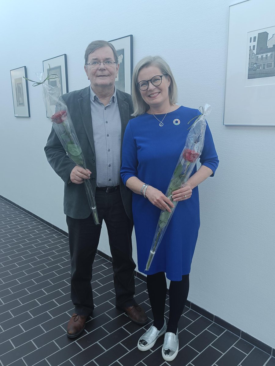 SPRhameenpiiri's tweet photo. @SPRhameenpiiri vuosikokous pidettiin tänään.
Kokoukseen osallistui 100 henkilöä, 23:sta osastosta.

Piirin hallituksen uudeksi puheenjohtajaksi valittiin Sari Rautio Hattulan osastosta @sarirautio  ja varapuheenjohtajaksi Kalle Löövi Valkeakosken osastosta.

#punainenristi https://t.co/xGI4c9suo6