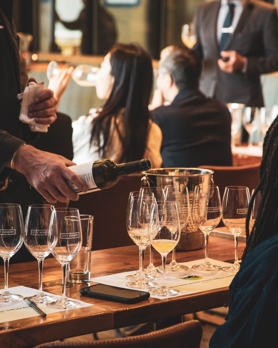 Looking for a place to host your corporate gatherings? We've got you! 📌 
Let's start planning: bit.ly/3URsv46