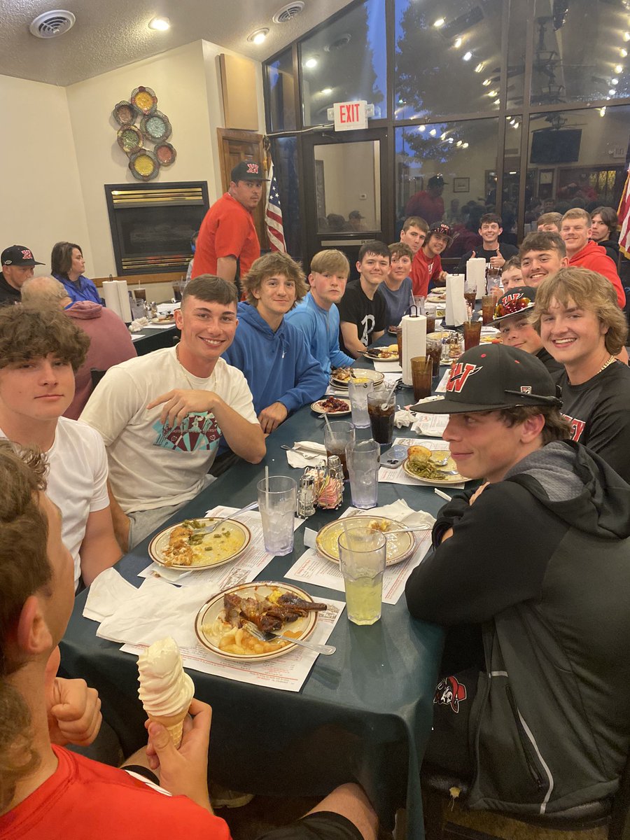 WCcolonelsBase's tweet photo. From Moonlite Bar-B-Q to Game Day Baseball

Where: Owensboro, KY
                Shively Park
When: 4:00 CST
Why: 3 wins away from 2A         State Championship https://t.co/GQNLxTa3jQ