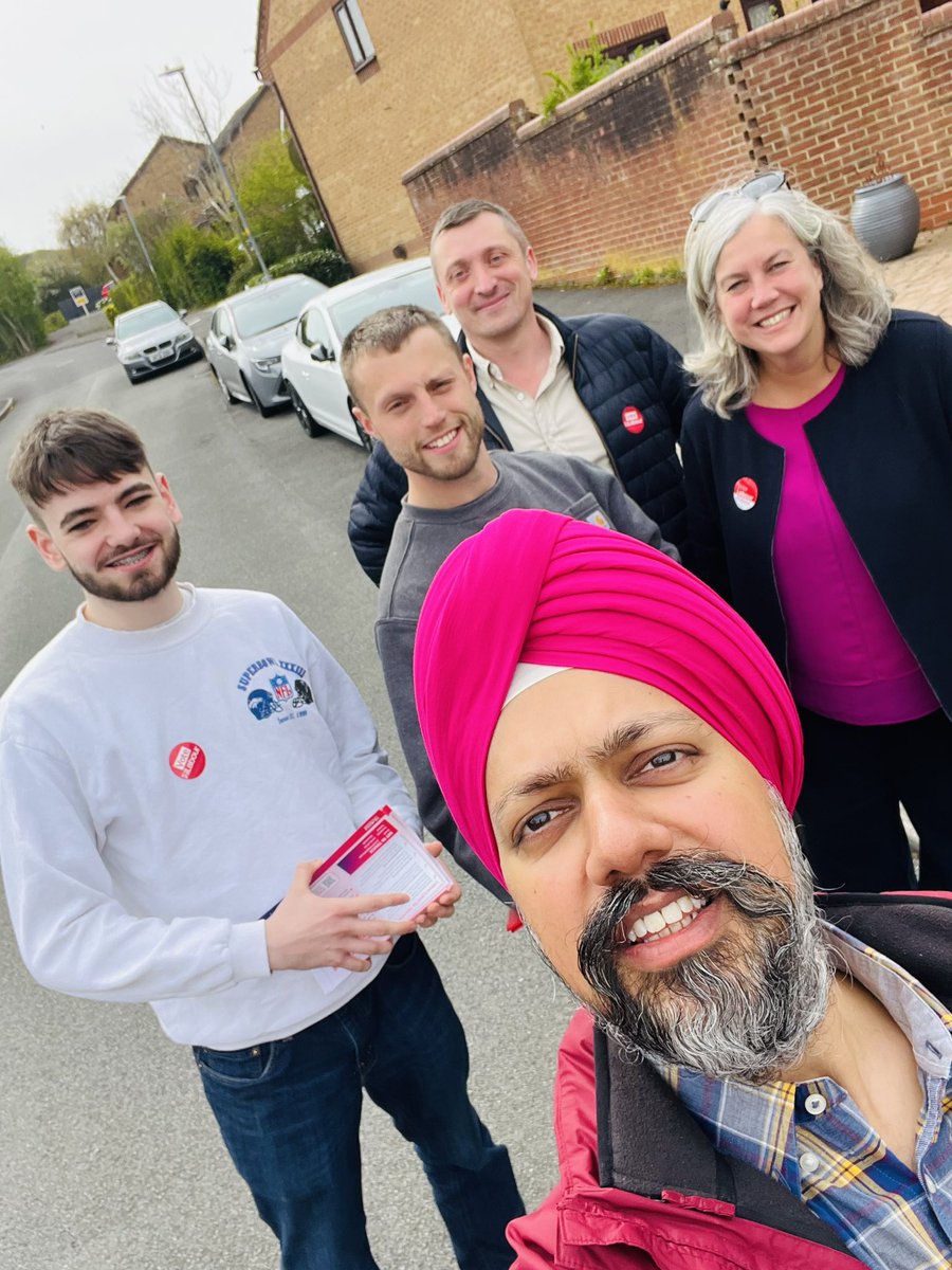 Great to be out in sunny #Swindon with the amazing @Sikhs4Labour campaigners, helping our good friends @Heidi_Labour @jimrobbins and the hardworking team there looking to make a positive difference for their community. Please #VoteLabour🌹 in the 4 May local council elections.