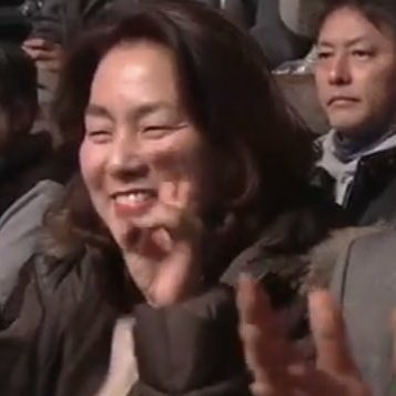hooniestyles's tweet photo. hyunsuk's mom is always there to support him 🥺

from waiting                 to watching
his son debut               him tour in
in ygtb                             diff. cities https://t.co/oitHalBH3n