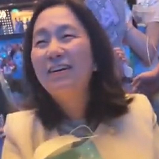 hooniestyles's tweet photo. hyunsuk's mom is always there to support him 🥺

from waiting                 to watching
his son debut               him tour in
in ygtb                             diff. cities https://t.co/oitHalBH3n