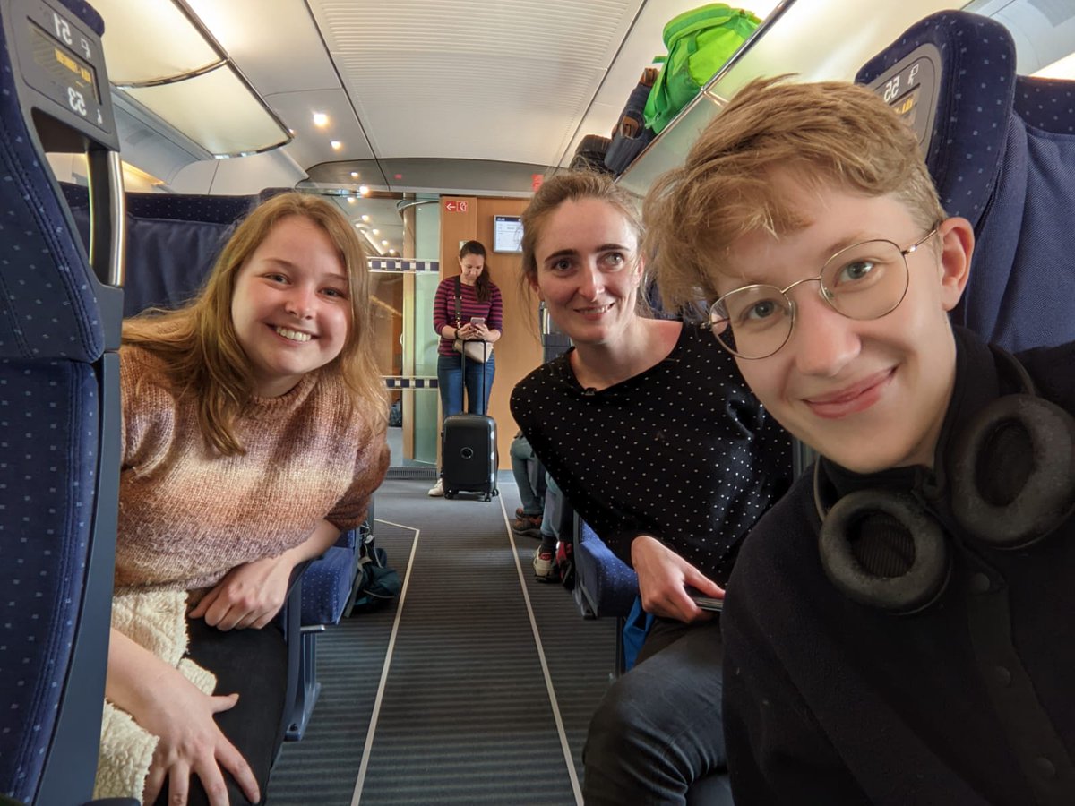 A small part of the @NIOZnieuws delegation has already been #Train2EGU-ing for over 8h (and 'only' 9h more to go). Hope to see you at our talks @ben_a_cala #EGU23