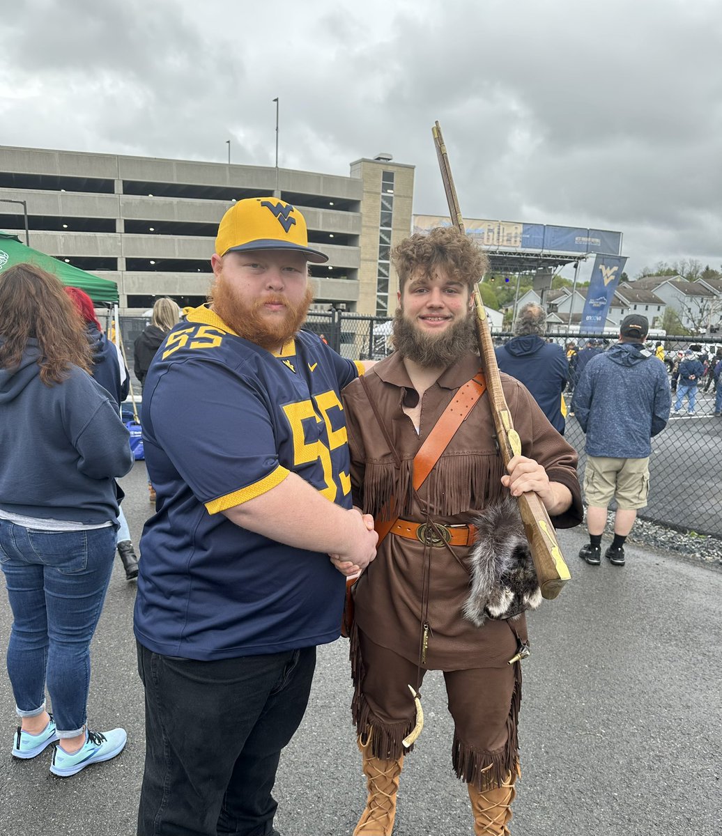herdHater's tweet photo. LIVE!!!
General @boggs_joseph 
Discussing battle plans
for the #GoldBlueGame 
with our @WVUMascot 📝 https://t.co/c1DQEBCkAb