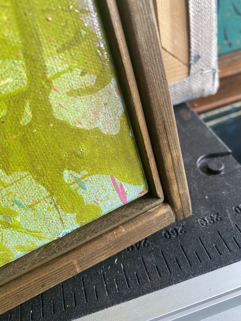 _vainivan's tweet photo. One of my old paintings had a bad canvas that was skewed. I had to make a frame for it. Coated it with walnut lacquer today.
It looks solid 🎩
And the picture itself has an unusual story of its creation, which I will tell later 😉😏
#abstractartist
#abstractart
#madebyman https://t.co/TuRCOspmqf