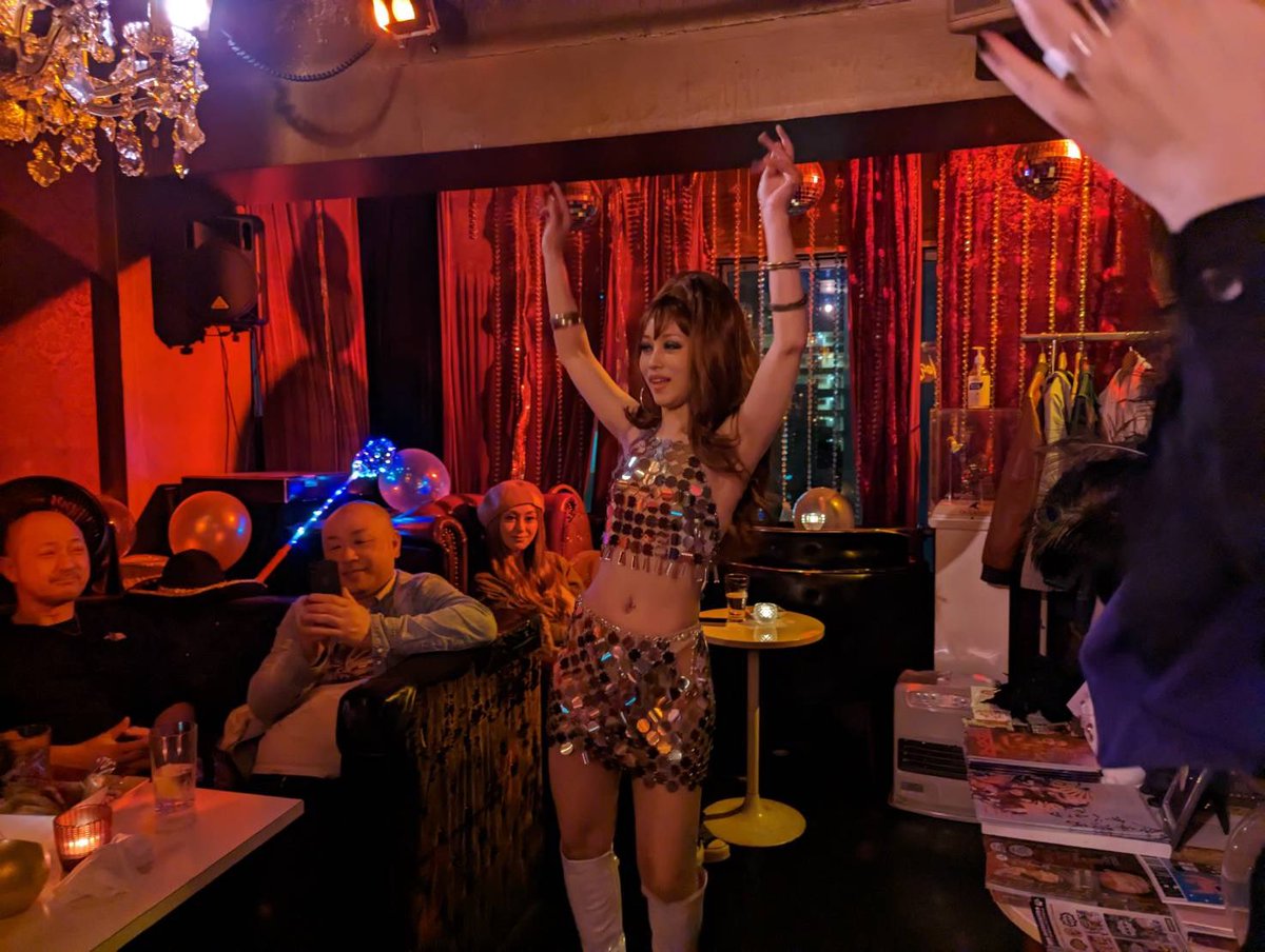 「尊敬してやまない、大好きな先輩のお誕生日会でした。4年ぶりの開催で、久しぶりにど」|オオヤサヤカ4/21 東京ミッドタウン日比谷のイラスト