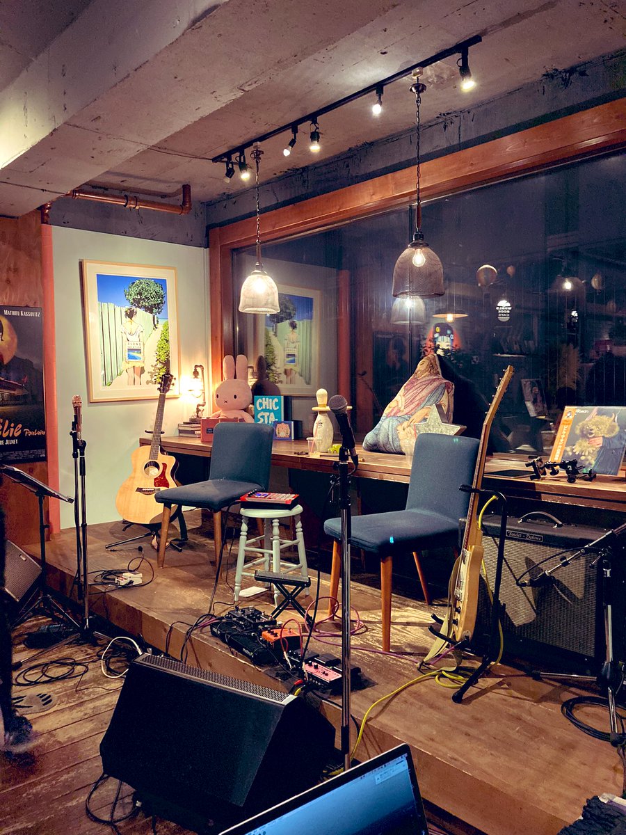 katojun0702's tweet photo. #大比良瑞希 ✖︎ #大和田慧
弾き語りツーマン🎸
@#WORLDBOOKCAFE

心地良い音が、空間にたゆたう…
お二人のお声も優しくリッチで、一緒に歌われたところも、絶妙に調和していた。気持ち良かった…

お客さんとの距離も近く、呼吸や体温の温もりを感じるようなぽかぽかなライブでした✨
@JuxtapozedU https://t.co/hyb49F3nnw