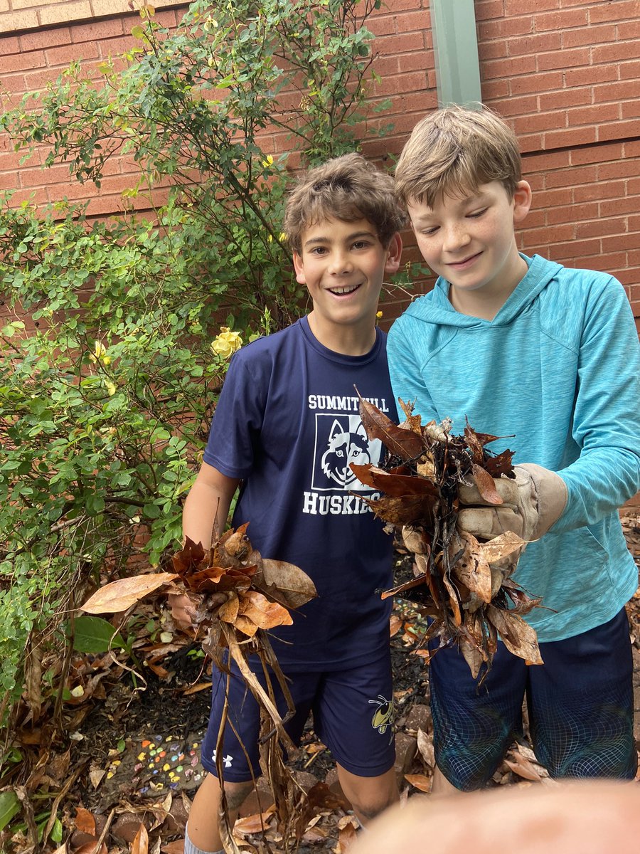 SHEASLab's tweet photo. SHE Ss lend a hand to our land on #EarthDay2023 @lorriebearden @summithillpto https://t.co/tReWDMpy1j