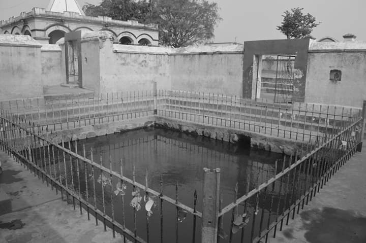 biharfoundation's tweet photo. About 4miles east of #Munger town this is the hottest #waterspring of the district. The mineral water from the spring, believed to be linked with Ramayan, was once exported for its purity & goodness, and also its property of remaining good for a great length of time. Identify it. https://t.co/Bvv7CSgixo