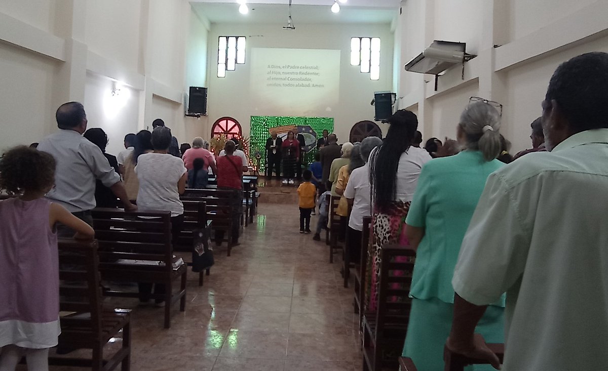 Iniciando segundo servicio y dando inicio a la semana de conferencias "JESUS ME TRANSFORMA"

Con el Pr. Antonio Zerpa