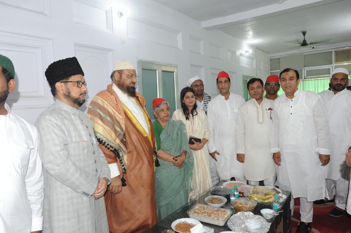 vmishra1949's tweet photo. Eid milan.....

#eidmubarak #eid #happyeid #politician #socialactivities #lucknow #samajwadiparty #leadershi #samajwadiparty #akhileshyadav #uttarpradesh #samajwadi #program #event #election #nagarnigamlucknow #nagarnigamelection #nagarniiaychunav #nagarnikayelection https://t.co/Jj774J3dEZ
