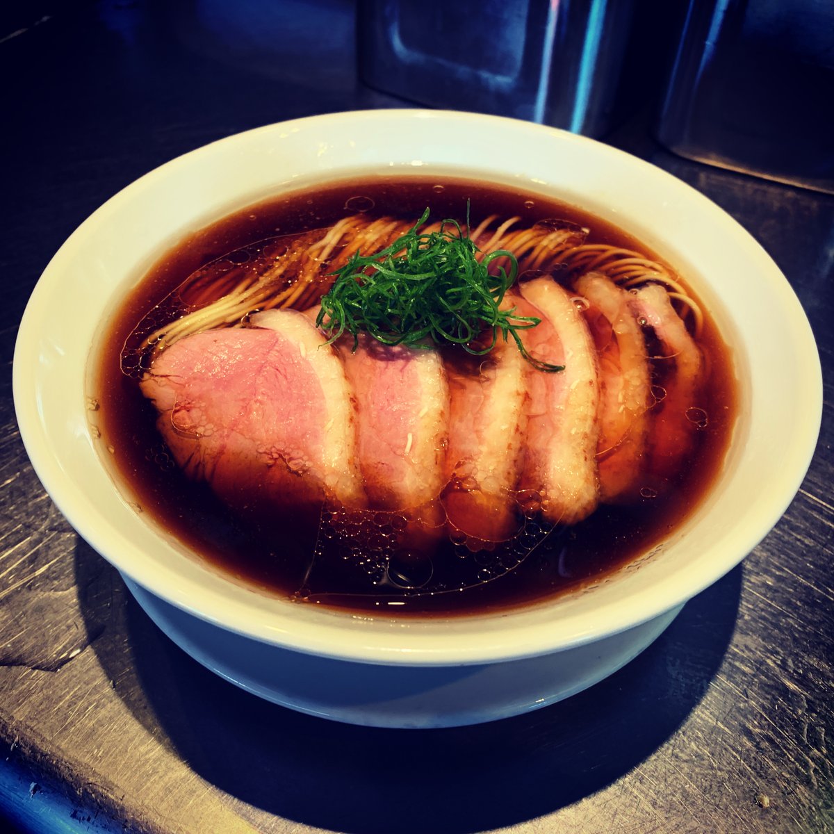 来週の29日、30日の限定情報　　

ちょっと変更があります。

29日（土曜日）

「菊芋と牡蠣コンフィ和え麺とイエローキャロットキーマ」
※やり過ぎな旨味の遊園地仕様

30日（日曜日）
「鴨焼豚中華そば」
※本枯れ節の鰹出汁醤油に自慢の岩手鴨焼豚

明日は限定をお休みします。