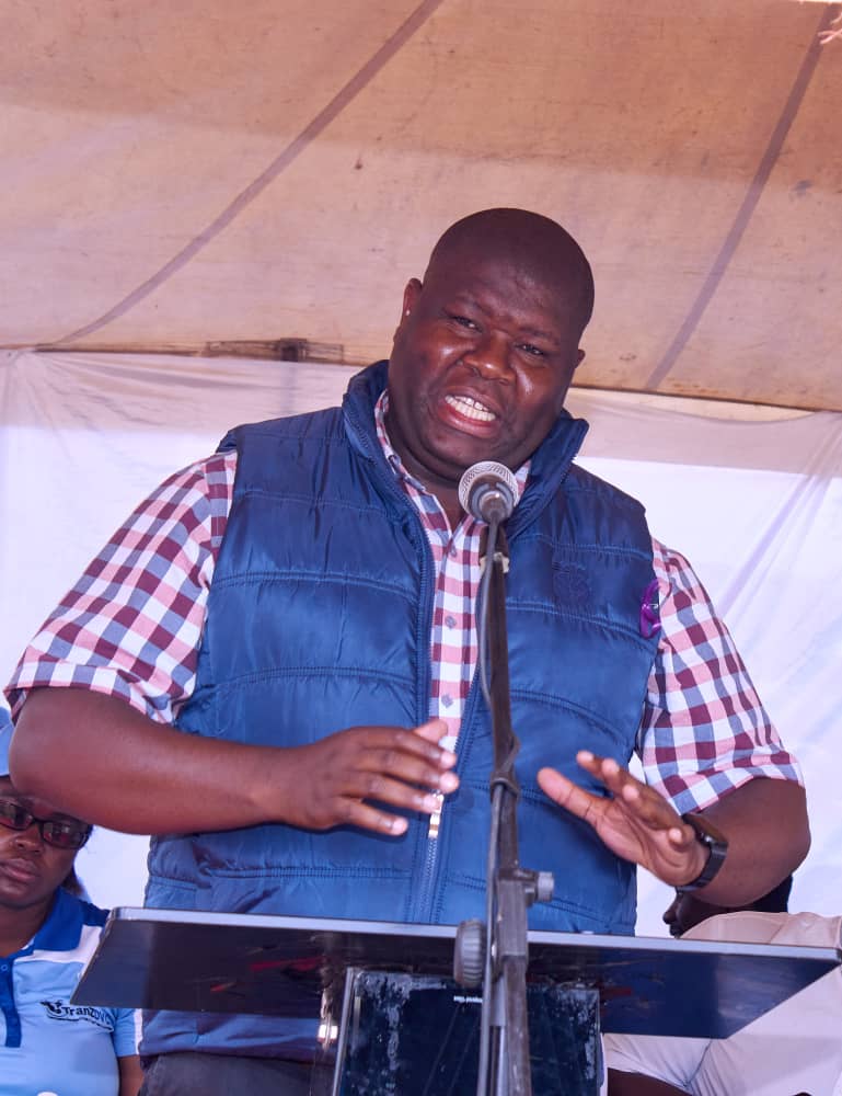 Chivandire Dairy in Seke, Mash East Province is Going4Growth, started with a dairy herd of 5 in 2006, now milking 130, averaging 22 l/cow/day. Dairy herd now at 350. The young Eng. Fanuel Chivandire, traded Mechatronics Engineering to become a 'Cow Dang Engineer'. Smart trade-off
