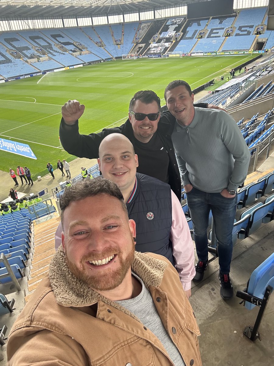 mattkeane91's tweet photo. Looking forward to the match today. CoventryVReading #CBSFanWall #LadDay #BoxSeats https://t.co/IMVuMcUkTn