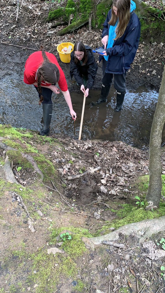 CGS_Geography's tweet photo. Day 2 morning round up @FSCFlatfordMill. A trip up to the river for Miss B’s group #cgsgeography https://t.co/jqiSBuPc5Q
