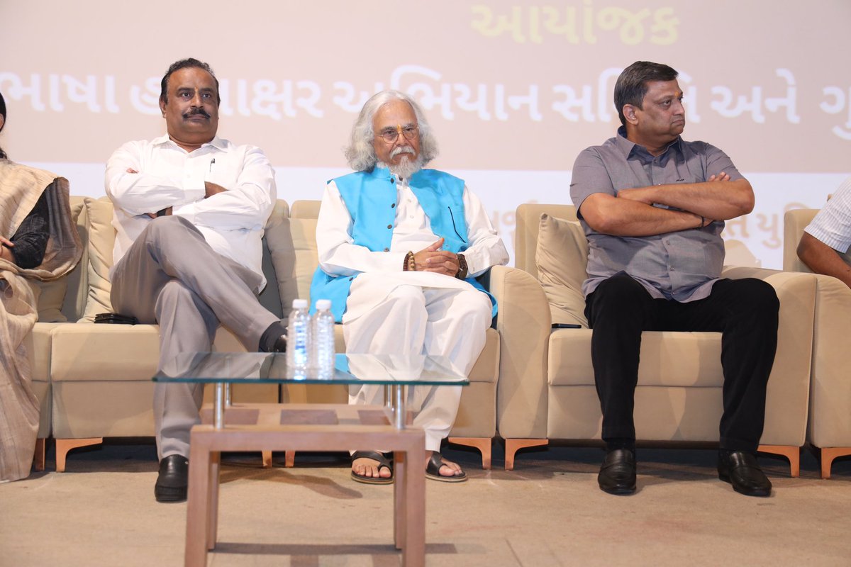 dineshdasa1's tweet photo. ગઈકાલે એક જુદાજ સંદર્ભ સાથે એક કાર્યક્રમમાં જવાનું થયું. #મારું_ગૌરવ_ગુજરાતીમાં_હસ્તાક્ષર વિષય અન્વયે ગુજરાત યુનિવર્સિટીમાં શ્રી @Dilip_Deshmukh જીની પ્રેરણાથી એક સુંદર મજાના કાર્યક્રમનું આયોજન થયુ. ઉદેશ્ય હતો આપણી માતૃભાષા પ્રત્યે સન્માનનો ભાવ કેળવાય. સૌથી ધ્યાનાકર્ષક બાબતે હતી કે અહીં અન્ય કોઈ ભાષા નો વિરોધ કે એમના પ્રત્યે ઓછું સન્માનનો ભાવ બિલકુલ નહોતો.

મારા વિચારો વ્યક્ત કરતાં મેં જણાવ્યું કે પર્યાવરણ શાસ્ત્રમાં લુપ્ત થતી પ્રજાતિ માટે Threatened, Endangered અને Extinct એવા એવા શબ્દ પ્રયોગો છે. માતૃભાષા માટે આપણે બધાએ આ રીતના સમ્મિલિત થવું પડે ત્યારે આપણે વિચાર કરવો પડે કે આપણી માતૃભાષા કયા તબક્કામાં છે.  

ભાષા એ માત્ર અભિવ્યક્તિનું માધ્યમ નથી, તે આપણી સભ્યતા અને સંસ્કૃતિનું વાહક છે. કોઈ પણ સમાજની માતૃભાષા તે સમાજની સંસ્કૃતિની પરિચાયક કે પરિવાહક જ નહીં પણ આર્થિક સંપન્નતાનો આધાર પણ હોય છે. માતૃભાષાનું નષ્ટ થવું મતલબ કે કોઈ રાષ્ટ્રની પ્રાસંગિકતાનું નષ્ટ થવું. મહાન કવિ એમર્સને કહ્યું છે કે, “જ્યારે કોઈ ભાષા મરી જાય છે ત્યારે આખી સંસ્કૃતિ મરી જાય છે”. 

બાળકને કોઈ પણ વિષયનું, જ્ઞાનનું ગ્રહણ, યોગ્ય સમજણ અને વિચાર માતૃભાષામાં જ આવે છે. બાળક અને માતૃભાષાનો શું સંબંધ છે એ જાણવું હોય તો આપણે નોઆમ ચોમ્સ્કીના ભાષા સિદ્ધાંતો તરફ એક નઝર અચૂક કરવી જ પડે. નોઆમ ચોમ્સ્કીએ આમ તો Nativist theory, Deep Structure Theory,  Linguistic Theory જેવી ઘણી Theories આપી છે અને એ બધામાં એક મહત્વની વાત કરી છે તે છે L A D એટલે કે “Language acquisition device” જે બાળકોમાં Innate હોય જ છે. એમણે કહ્યું છે કે બાળક એક ભાષાનું સોફ્ટવેર લઈને જ જન્મે છે. એ માતૃભાષાને અર્જન કરે છે, અભ્યાસ કરતો નથી. માતાના પેટ માંથીજ એ બાળક પોતાના ગળા અને મનમાં એક device લઈને જન્મે છે જેના દ્વારા તે માતૃભાષા કે જે મા-બાપ કે તેની આસપાસના લોકો દ્વારા બોલાતી હોય. બાળકમાં જન્મજાત એ ક્ષમતા જોવા મળે છે કે તેને પોતાની માતૃભાષા શીખવી નથી પડતી. કોઈ પણ નવી ભાષા શીખવા માટે તેને માતૃભાષા દ્વારા જ વધુ સરળ પડે છે.  

માતૃભાષાના મહત્વ વિશે ગાંધીજીના વિચારો જાણીને ઉતારવા જેવા છે. “બાળકના દેહના વિકાસ માટે માતાનું દૂધ જેમ સ્વાભાવિક છે તેમ તેના મગજના વિકાસ માટે માતૃભાષા સ્વાભાવિક છે. બાળક શિક્ષણની શરૂઆત મા પાસેથી કરે છે. આથી બાળકના માનસિક વિકાસ માટે તેની માતૃભાષા કરતા જુદી ભાષા લાવવી એને હું માતૃભૂમિ સામેનો અપરાધ ગણું છું”. આપણા રાષ્ટ્રપિતા મહાત્મા ગાંધીજીને કેટલીક વિદેશી ભાષાઓ આવડતી હોવા છતાં તેમણે તેમની આત્મકથા સત્યના પ્રયોગો પોતાની માતૃભાષા ગુજરાતીમાં જ લખી હતી. આઈન્સ્ટાઈન, એરિસ્ટોટલ, પાયથાગોરસ, કાર્લ માર્કસ, રસેલે કે ડેરીંડાએ પણ તેમના પોતાના વિચારો સિદ્ધાંતો પોતપોતાની માતૃભાષામાં જ રજૂ કર્યા હતા. જગતને જેમ જેમ જરૂર પડી તેમ તેમ સૌએ પોતપોતાની માતૃભાષામાં આ વિચારો કે સીધ્ધાંતોનું ભાષાંતર કર્યું. 

આપણી માતૃભાષા ગુજરાતી માટે ગોંડલના રાજા શ્રી ભગવતસિંહજી મહારાજે ભગવદ્ગોમંડલ જ્ઞાનકોશ બનાવી યોગદાન આપ્યું છે. જે સદાય આપણા માટે ઉપયોગી અને યાદગાર રહેશે ભગવદ્ડગોમંડલ નવ ગ્રંથોના કુલ 9 હજારથી વધુ પૃષ્ઠોમાં લગભગ 2,81,000 થી વધુ શબ્દો અને તેના આઠ લાખથી વધુ અર્થો અને 28,000 થી વધારે રૂઢિપ્રયોગોનો સંગ્રહનો સમાવેશ કરવામાં આવ્યો છે. અત્રે ઉલ્લેખનીય છે કે અંગ્રેજી શબ્દ ભંડોળ ડીક્ષનરીમાં આશરે 1,71,000 થી વધુ શબ્દોનું છે.

આ કાર્યક્રમમાં રાજ્યની વિવિધ યુનિવર્સિટીના કુલપતિઓ, ધારાસભ્યશ્રીઓ, રાજકીય તથા સામાજિક સંગઠનોના આગેવાનો તથા કલા અને સાહિત્ય જગતના મોભીઓ ઉપસ્થિત રહ્યા.   કાર્યક્રમના અંતે વડાપ્રધાન શ્રી નરેન્દ્રભાઈ મોદીજીએ સુચવેલ પાંચ પ્રણને આગળ ધપાવતા આપણા મન અને આપણી આદતોમાં રહેલા ગુલામીના અંશોને દૂર કરવાના આશયથી સૌએ માતૃભાષામાં હસ્તાક્ષર કરવાનો સંકલ્પ લીધો.