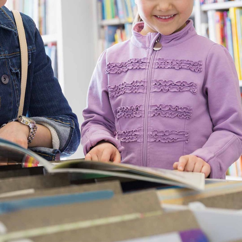 Planetadelibros's tweet photo. ¿Ideas para vivir este #DíadelLibro junto a los peques de la casa?✨👨‍👩‍👧‍👧

👇Os dejamos unas actividades MUY INTERESANTES para disfrutar en familia de esta jornada tan especial... ¡Va a ser un día inolvidable!

#SantJordi2023