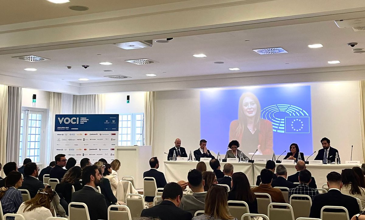 Europarl_IT's tweet photo. 🔛 Oggi in apertura dei lavori di Eco di #VOCI @GIConfindustria il messaggio della VP PE @pinapic. Al centro l’impatto economico, politico e valoriale del progetto europeo, e un focus sulla campagna istituzionale che promuove la partecipazione attiva alla democrazia #InsiemePer https://t.co/dCP5Uop5Ol