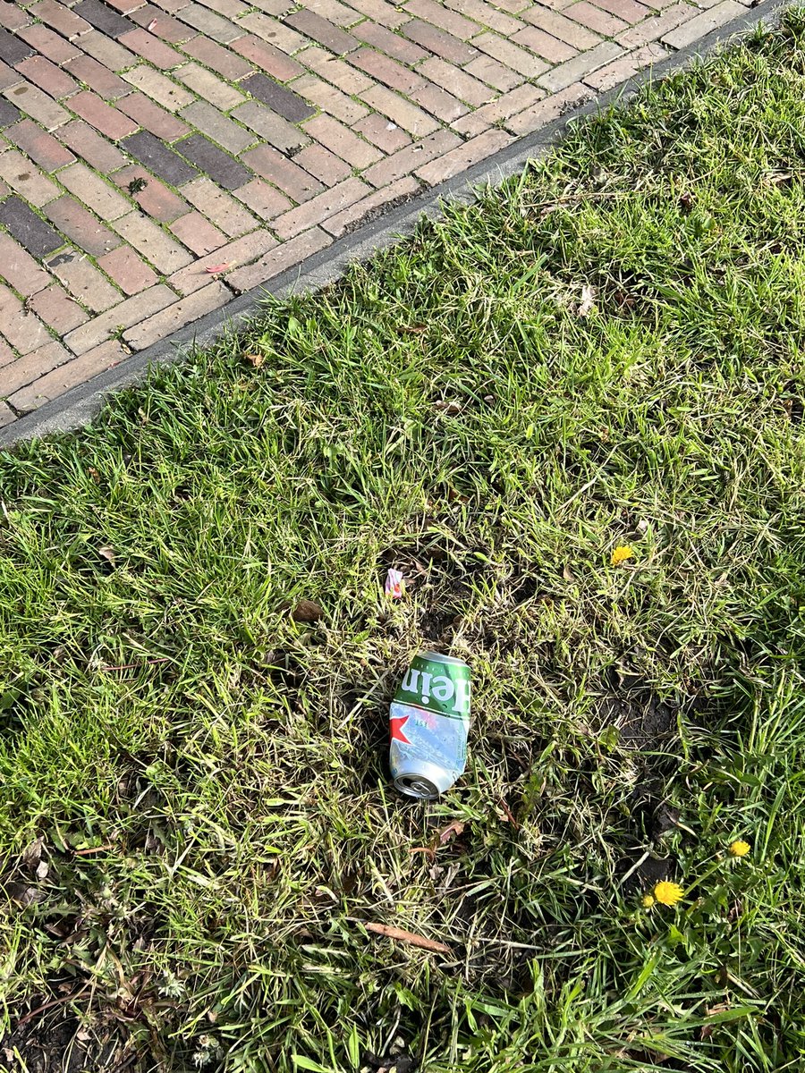VeenstraSebas's tweet photo. #Statiegeld Heineken.
Lang leve statiegeld op blikjes.
Dat ruimt gelijk op!
Echter behalve die van @Heineken.
Dus zelf maar Ff opgeruimd!
@zwerfinator
@RecyclingNet
@Afvaladvocaat
#BoycotHeineken https://t.co/RZnzopdwr8