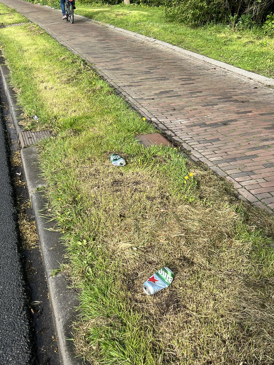 VeenstraSebas's tweet photo. #Statiegeld Heineken.
Lang leve statiegeld op blikjes.
Dat ruimt gelijk op!
Echter behalve die van @Heineken.
Dus zelf maar Ff opgeruimd!
@zwerfinator
@RecyclingNet
@Afvaladvocaat
#BoycotHeineken https://t.co/RZnzopdwr8