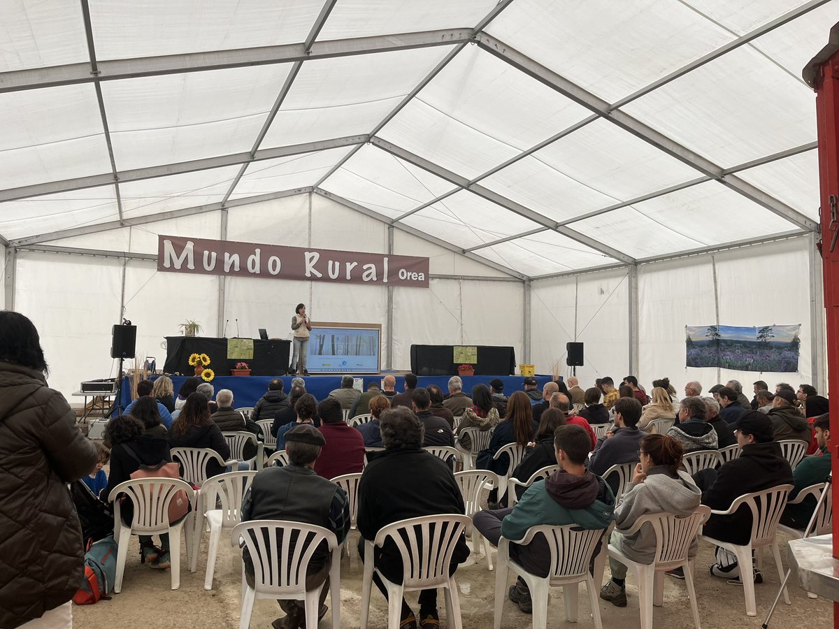 Impresionante respuesta a la V edición SOS MUNDO RURAL, en la jornada Nuestros Bosques V-Nuestros Futuro 
El futuro de nuestros bosques interesa. 
Lo podéis seguir en directo y quedará grabado en youtube.com/live/e7Hy_u6kC…
Gracias!!!!