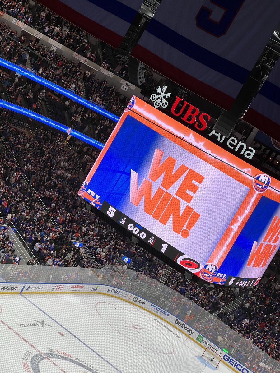 Jeneco312's tweet photo. Still running on that play off high 🧡💙 https://t.co/u8VovJP3Fj