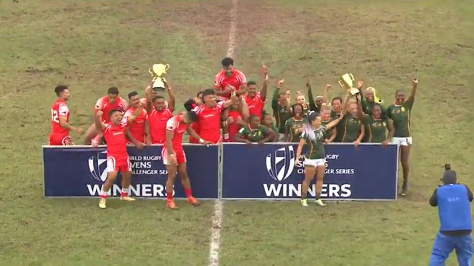 #Rugby #Sevens

🇿🇦 entre las mujeres y  🇹🇴 en los hombres fueron los  ganadores de la primera etapa del #7sChallengerSeries 

Las #BokWomen7s perdían 10-0 ante 🇧🇪 y lo dieron vuelta 17-10

En una final entre favoritos, los Ikale Tahi tuvieron más definición que 🇩🇪 y ganaron 26-14
